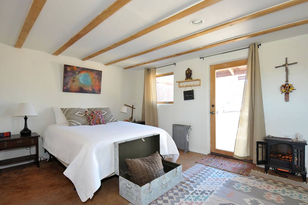 Super comfy queen pillow top mattress. Super quiet with only the sounds of coyotes and birds.