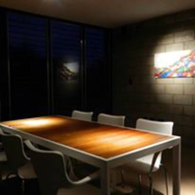 Casa para 4 personas, ideal para descansar. Situada en la montaña, con hermosas vistas.
A 10 minutos de la Ciudad de carlos paz, 20 min de tanti, a 3 minutos del parque de diversiones Pekos.
A 1km del Lago San Roque y cercana a balnearios con río.
Toda equipada, con direc tv, alarma, cochera.