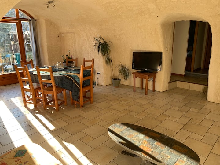 Charmant Logement Spacieux Avec Poêle à Bois - Hautes-Alpes