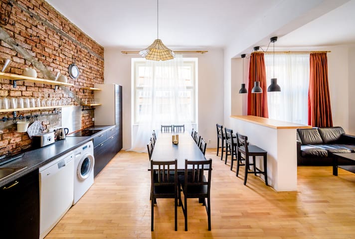 4BR+2.5BATH Amazing HARRY POTTER’S apt at OLD TOWN gallery image 2