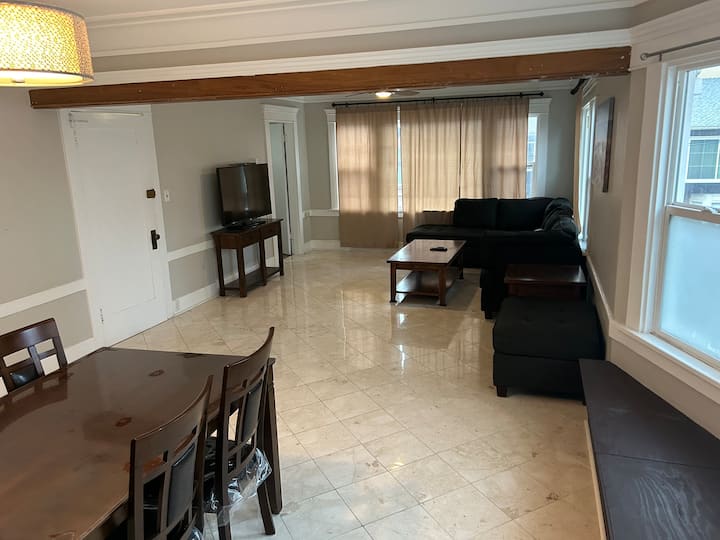 2 Bed Clean Condo Walk To Beach - Long Beach, CA