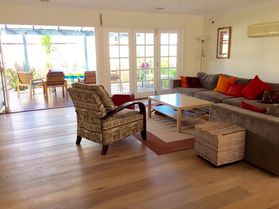 Huge family room adjoining open plan kitchen