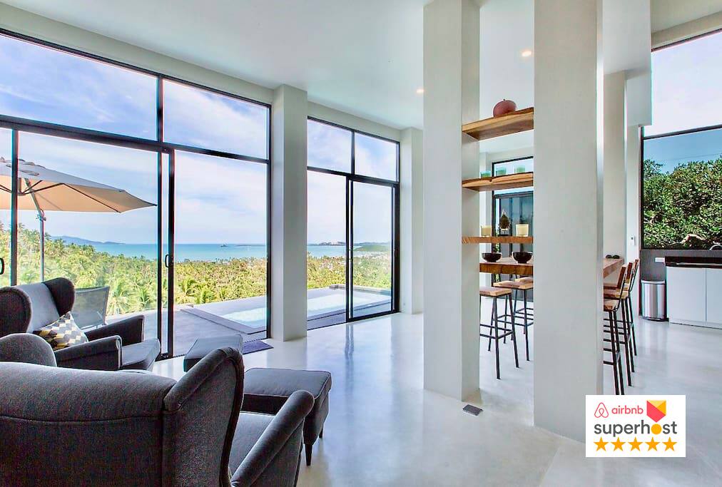 LARGE INTERIOR SPACE OF A HEIGHT UNDER CEILING OF + 5 METERS, OVERLOOKING THE SWIMMING POOL AND THE AMAZING SEA VIEW