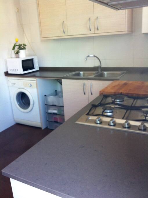 Kitchen with everything you need (you can´t see the oven in this photo but there´s one!)