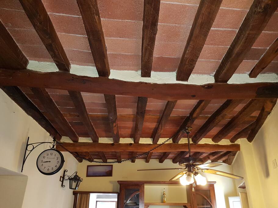 Soffitto Rustico con mezzane e travicelli