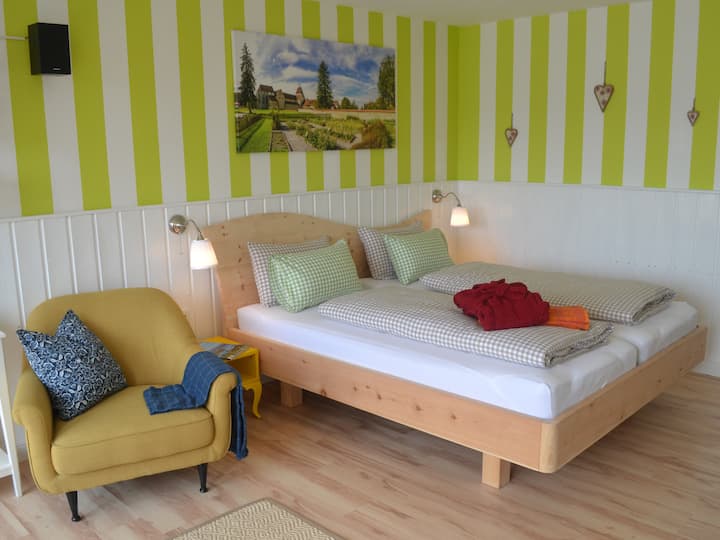 Your "sea treasure" with pool, sauna, Wi-Fi & lake view