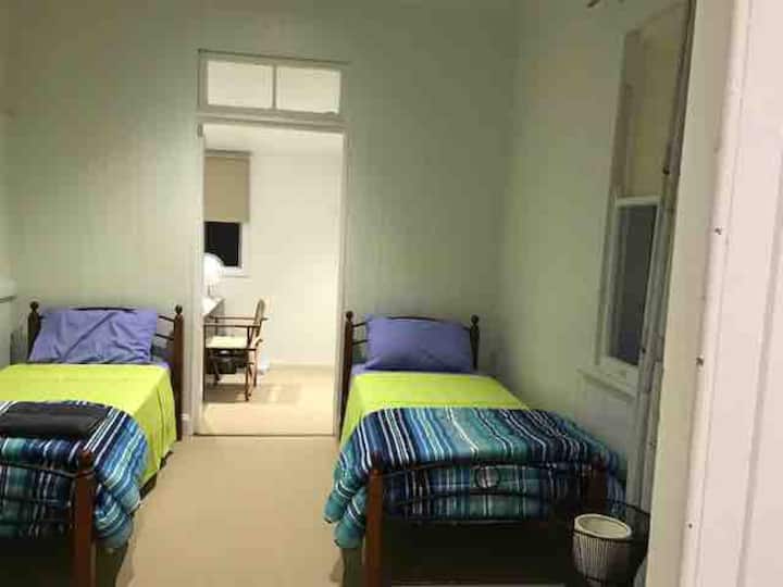 3 rd سرير 2 فردي  إلى دراسة الزاوية 