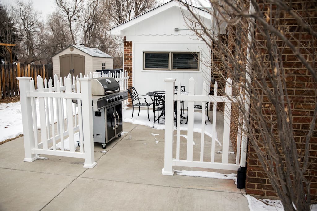 Side Patio with 5-Burner Propane Grill