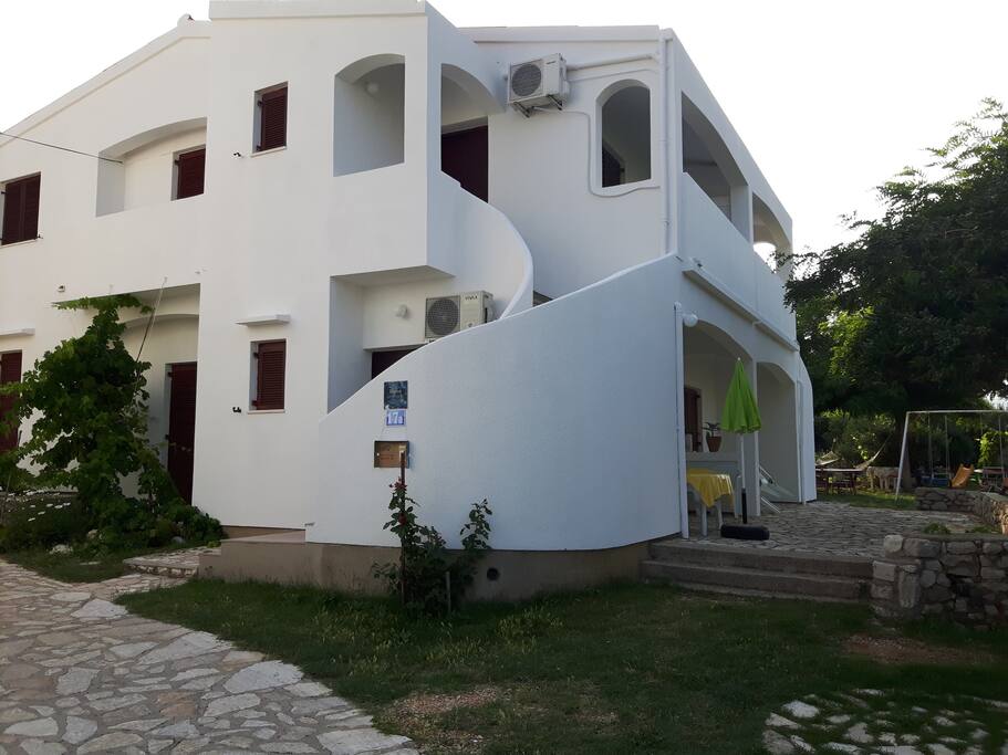 House with 4 apartments