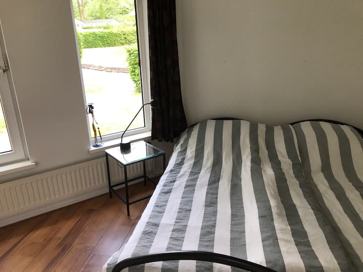 Dhomë gjumi 1 me dy krevate tek