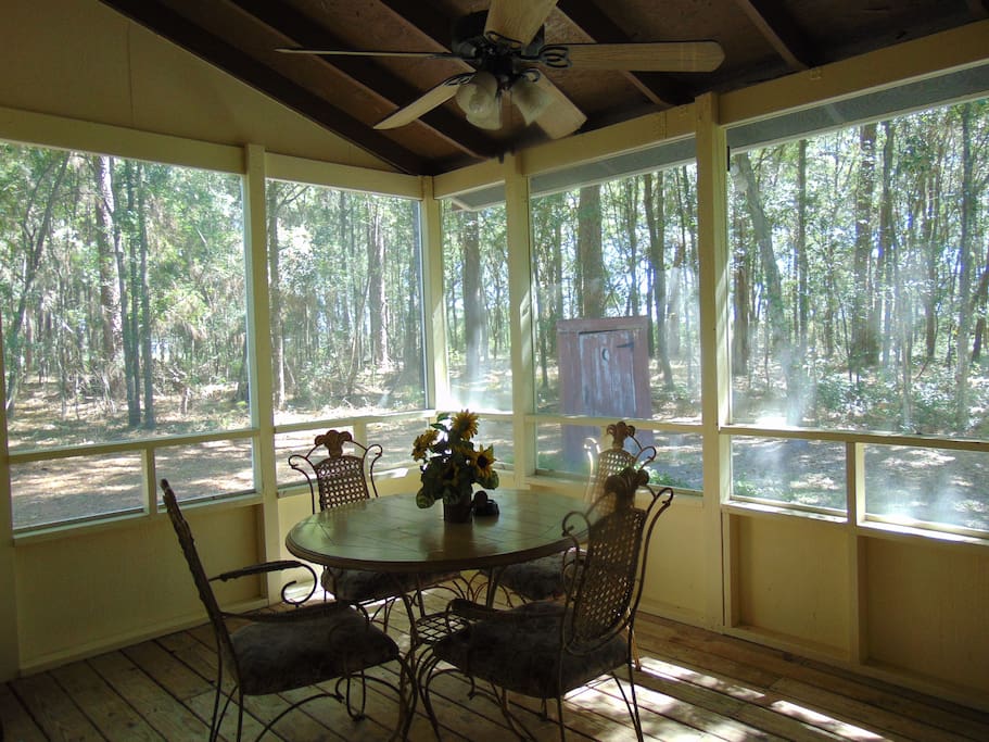 Back screened in porch with access to bbq grill.