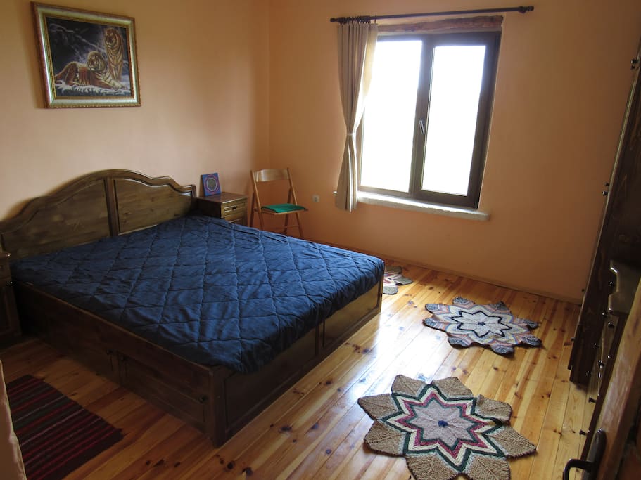 Your bedroom with pair of Siberian tigers to escort you in the dreams :)