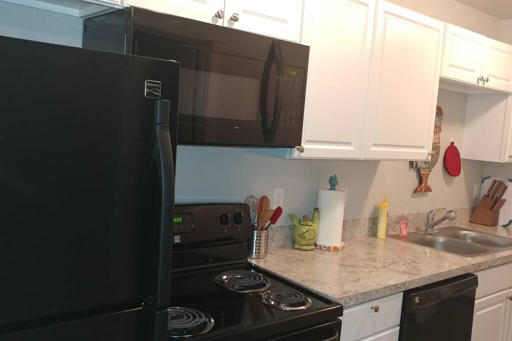 Full kitchen ready for use!