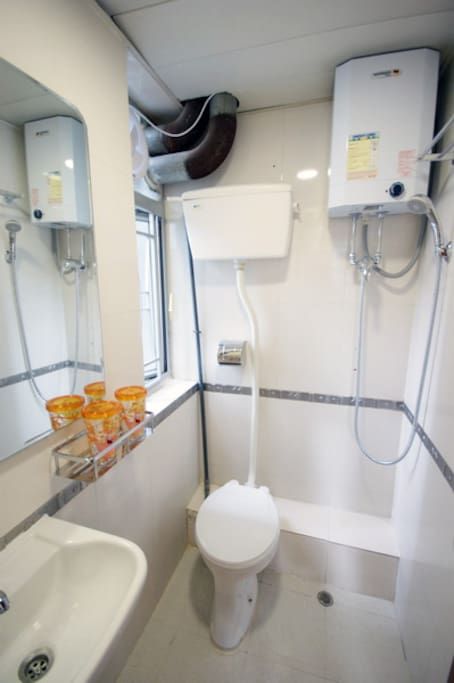 Triple room toilet