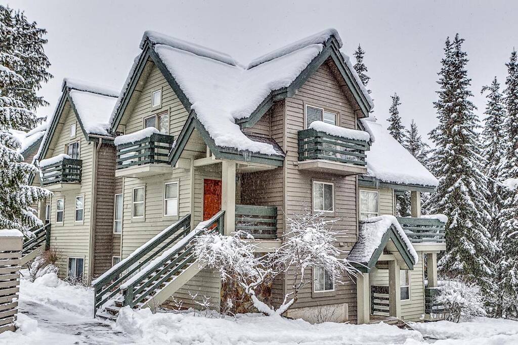 Whistler cabin Snowgoose 8 at Mountain Chalets for Rent