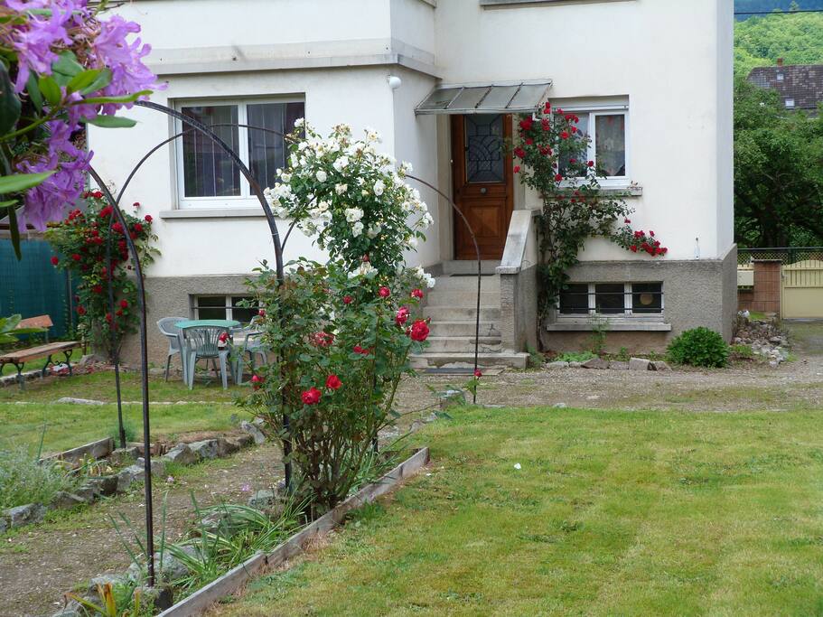 Extérieur, jardin clos, partie parking