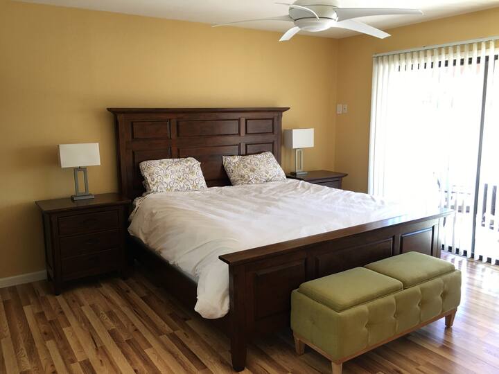 Master Bedroom with Ensuite; King bed with eco-friendly Avocado mattress!