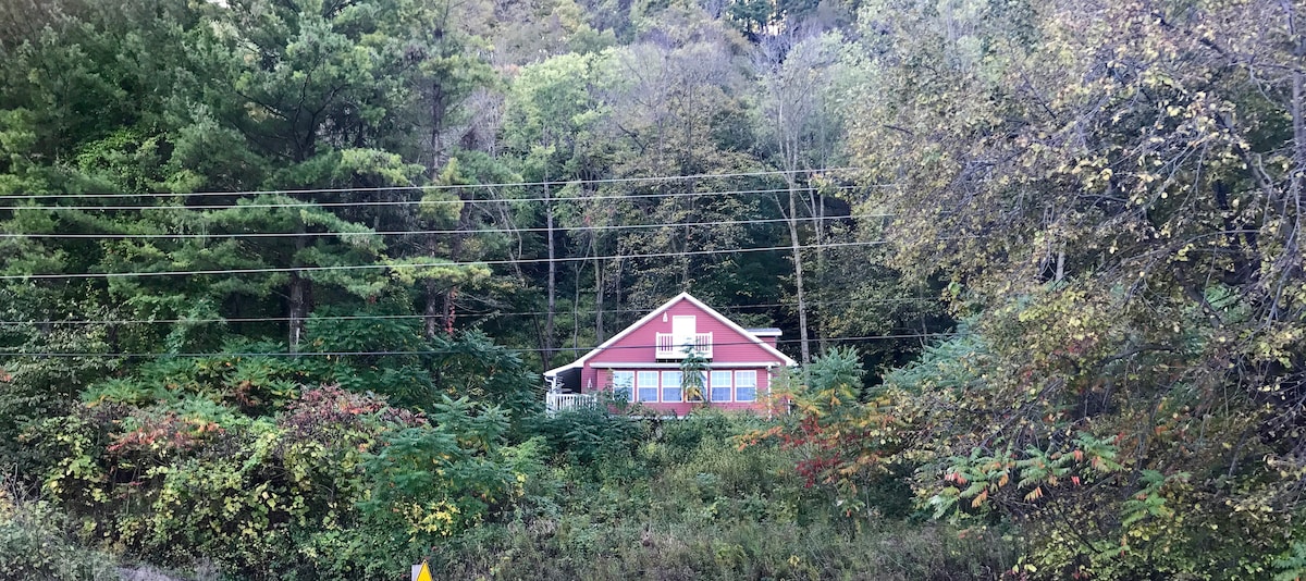 Is This a Missouri Dollhouse Overlooking the Mighty Mississippi?