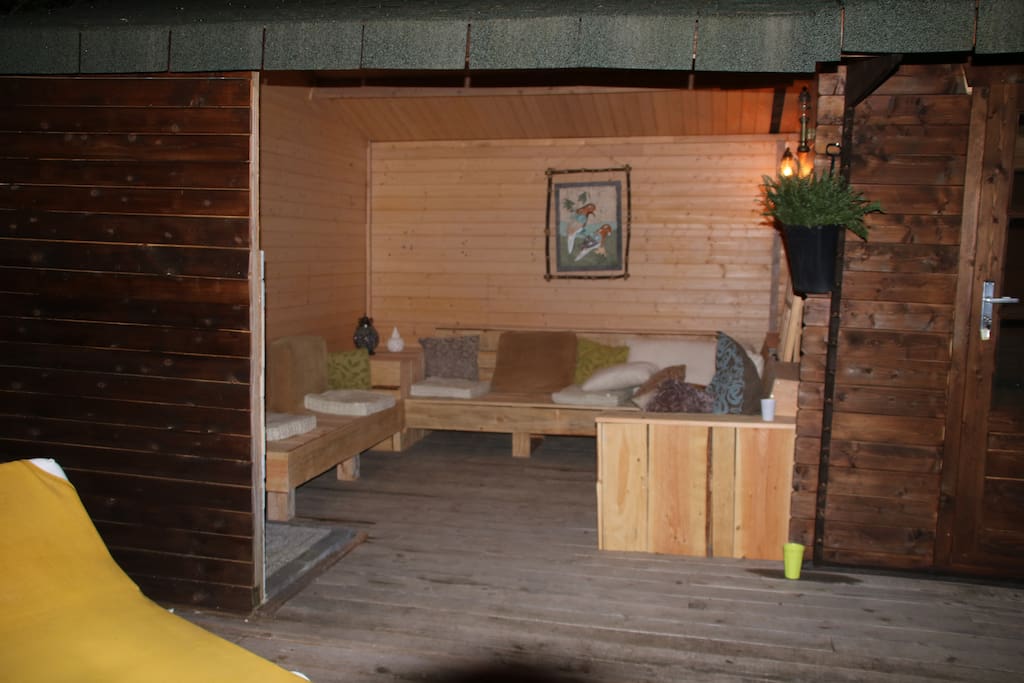 Privé veranda met open haard
