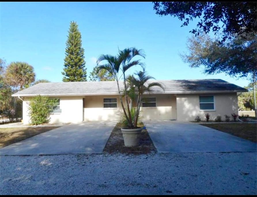 Peaceful and private newly updated duplex