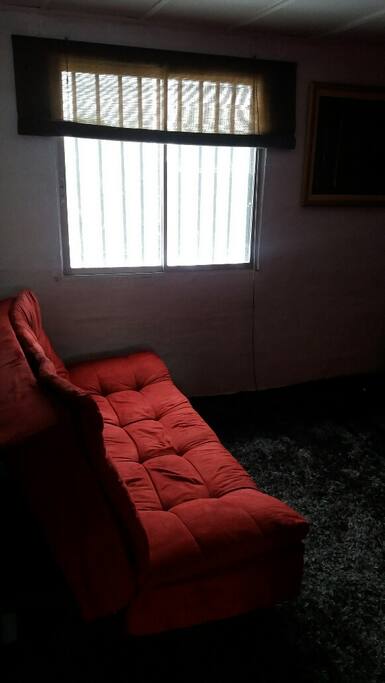 habitación adicional con sofá cama