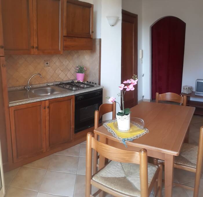 cucina soggiorno con divano letto