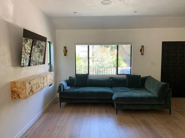 Lovely Silver Lake Spanish Bungalow gallery image 4