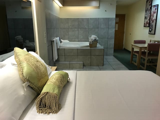 Airbnb Carlyle Vacation Rentals Places To Stay Illinois