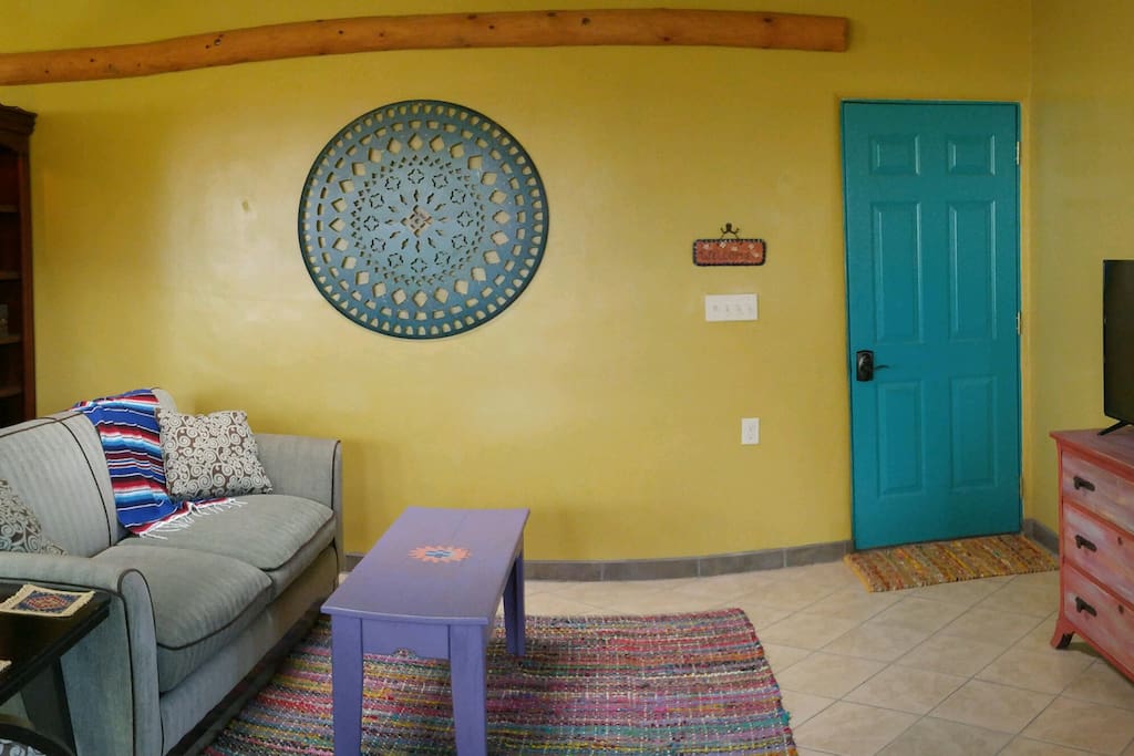 Living room area with 40" flat screen tv.
