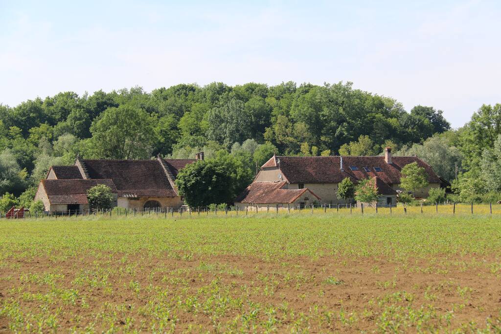 notre propriété vue depuis les champs