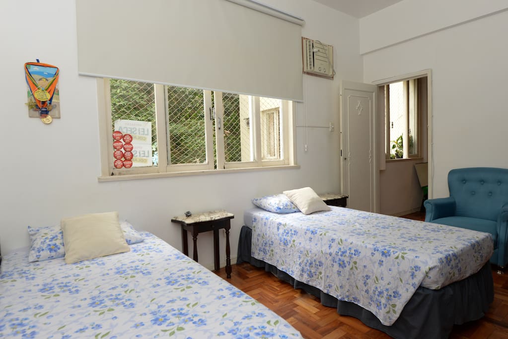Dormitório com cama de solteiro ou cama de casal
Dormitory with single bed or double bed
