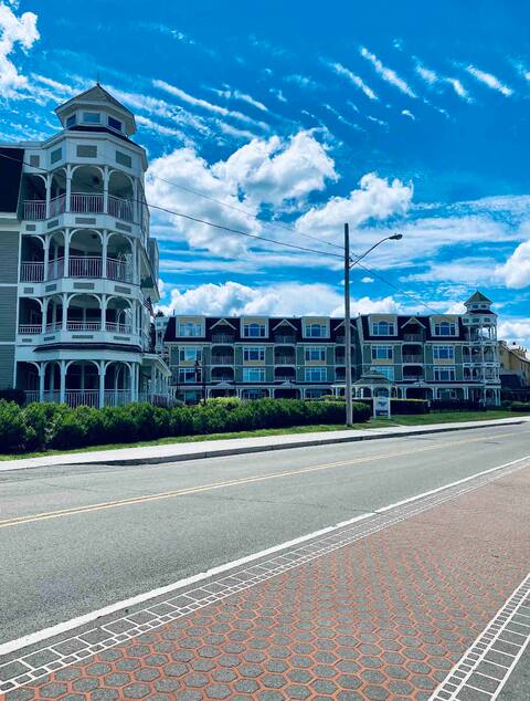Lakeside Brand New Luxury Condo
