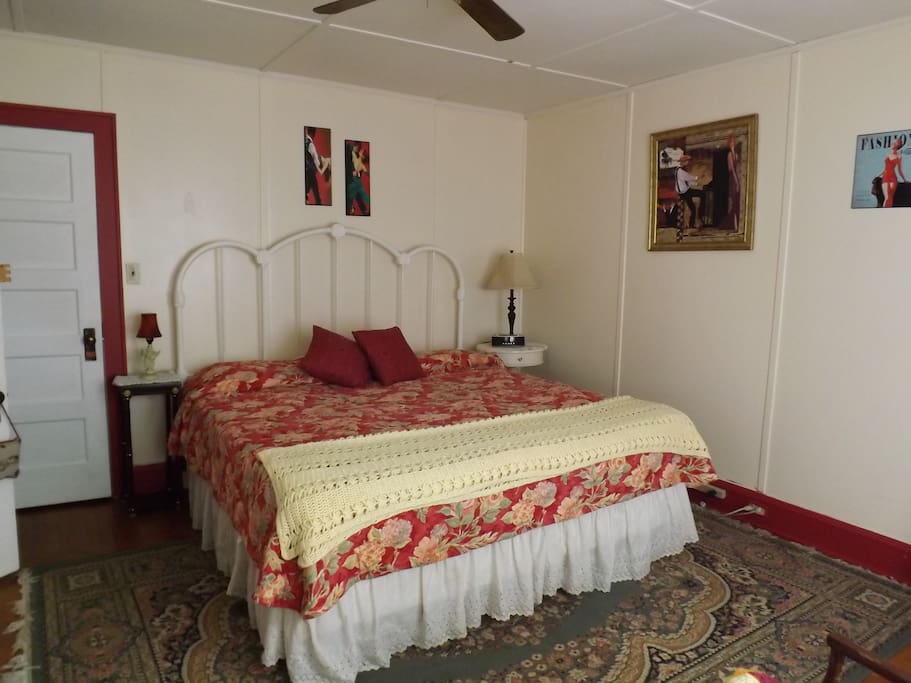 Magnolia Room King Bed