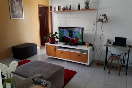 Apartamento tranquilo, bem localizado, mobiliado.