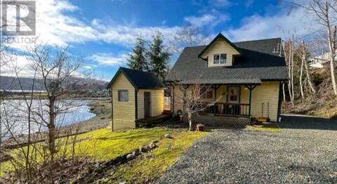 Coal Harbour Ocean Front Cottage