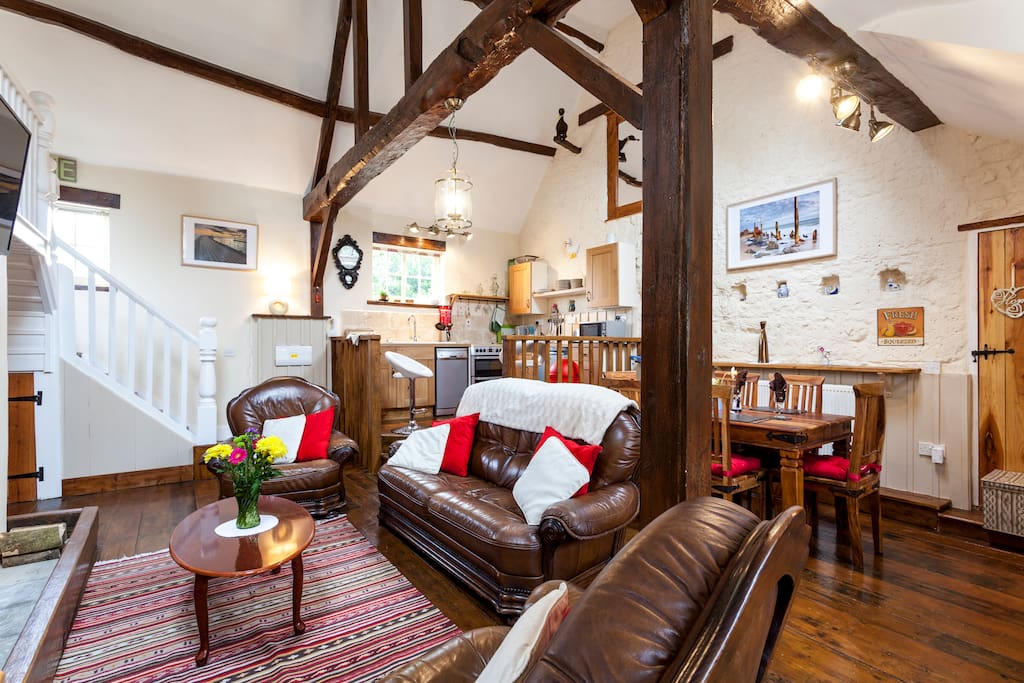 Lounge, diner and kitchen