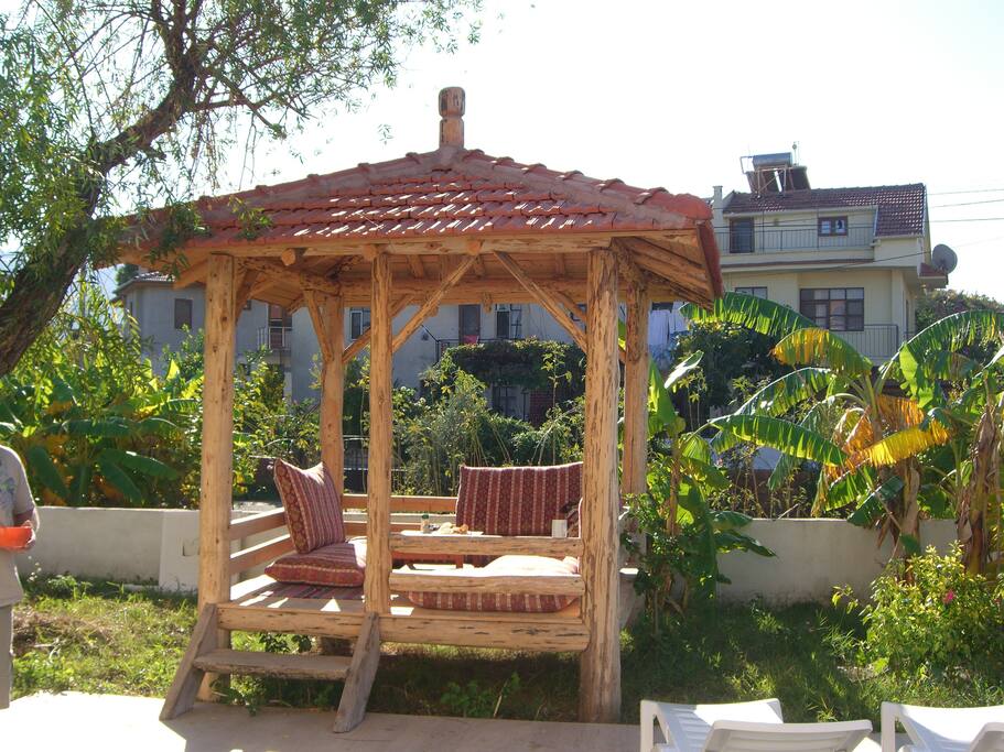 A place where you can sit, relax, eat and solcialise
