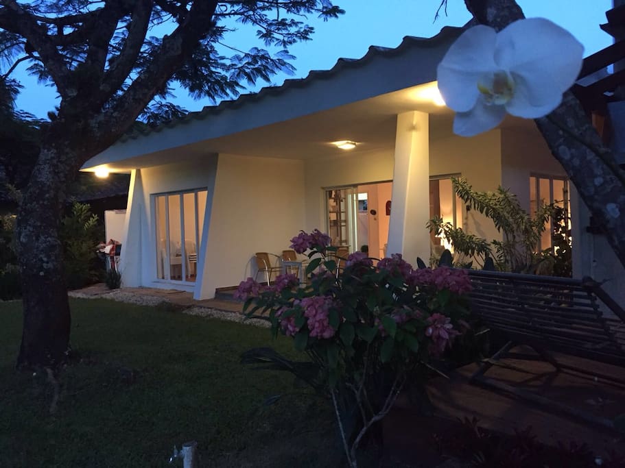 Fachada da Casa de frente para o Jardim