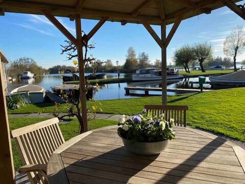 Beautiful waterfront cottage with veranda