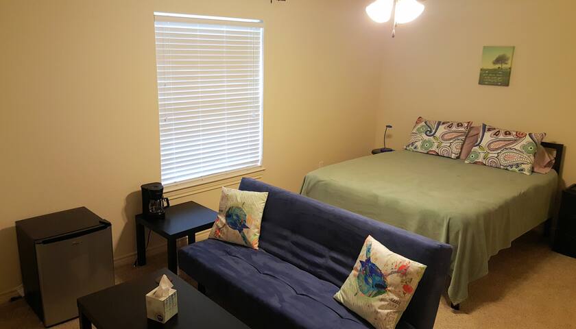 Quiet & Clean Bedroom with TV Sitting Area