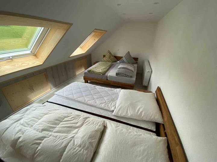 แกลเลอรี่ 4 เตียง (= เตียงคู่ 2 เตียง)