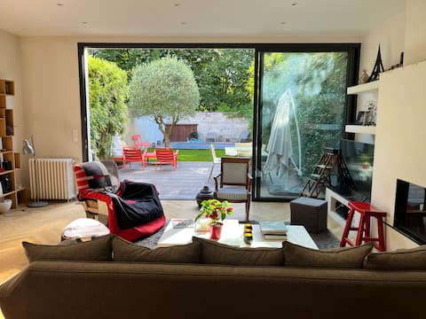 Popular Airbnb listing: Beautiful cozy home, pool, garden, fireplace. in Chartrons Grand Parc Jardin Public