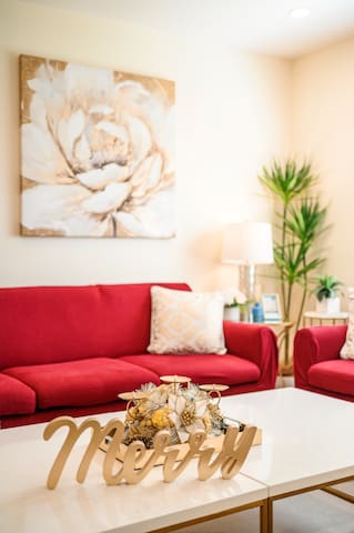 7 Bedrooms • Near Disneyland • Perfect for Groups gallery image 3