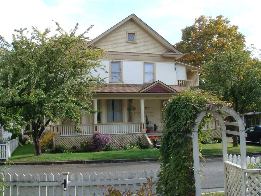 1908 Heritage House Marshall Manor