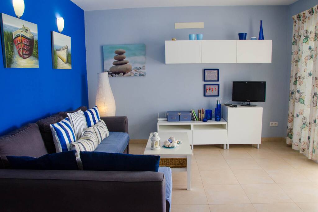 La decoración estilo marinero del alojamiento te llevará a la orilla de la playa