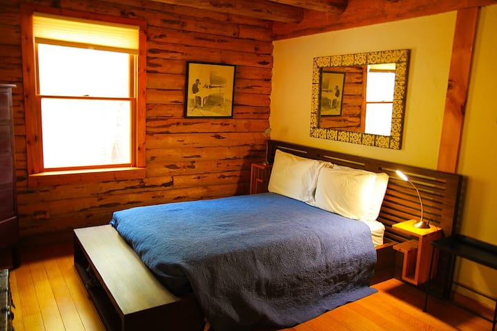 Catskills Luxury Log Cabin - Cabins for Rent in Catskill, New York ...