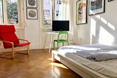 Zimmer, 14qm in Altbauwohnung, Heusteigviertel