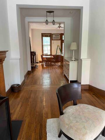 5 Bdrm 2 bath TH triplex w garden gallery image 5