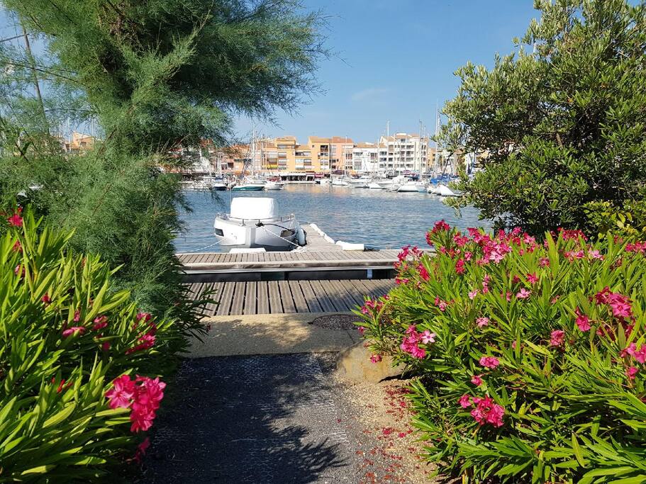 Allée de la marina