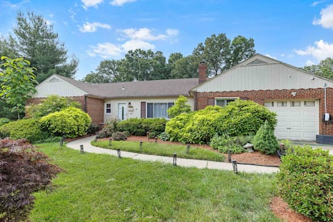 Beautiful 3 bdrm home w/heated pool in Alexandria